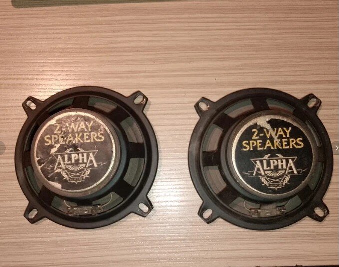 Set 2 difuzoare auto ALPHA